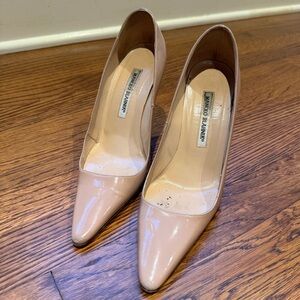Manolo Blahnik Nude Pumps